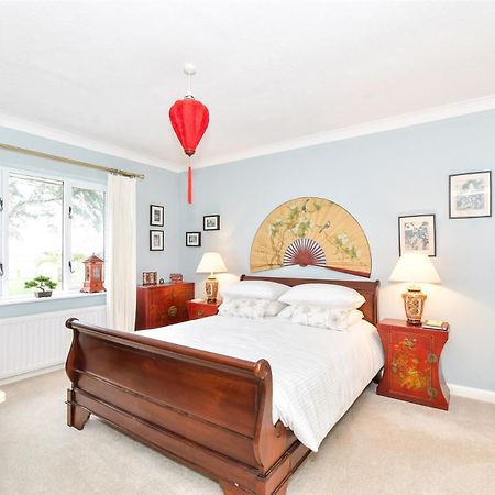 Stay At 'The Elms' In Tranquil Church Norton, Selsey - Ground Floor Bedroom, Own Private Bathroom, Quiet Beach, 2 Acre Garden By The Sea, On Edge Of Wildlife Nature Reserve エクステリア 写真