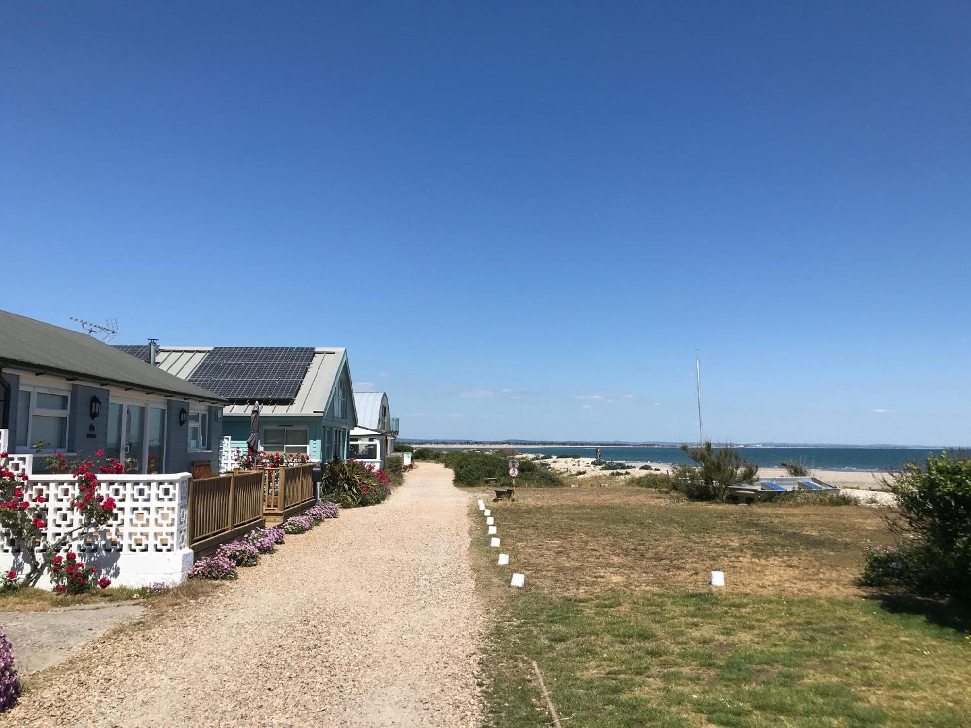 Stay At 'The Elms' In Tranquil Church Norton, Selsey - Ground Floor Bedroom, Own Private Bathroom, Quiet Beach, 2 Acre Garden By The Sea, On Edge Of Wildlife Nature Reserve エクステリア 写真