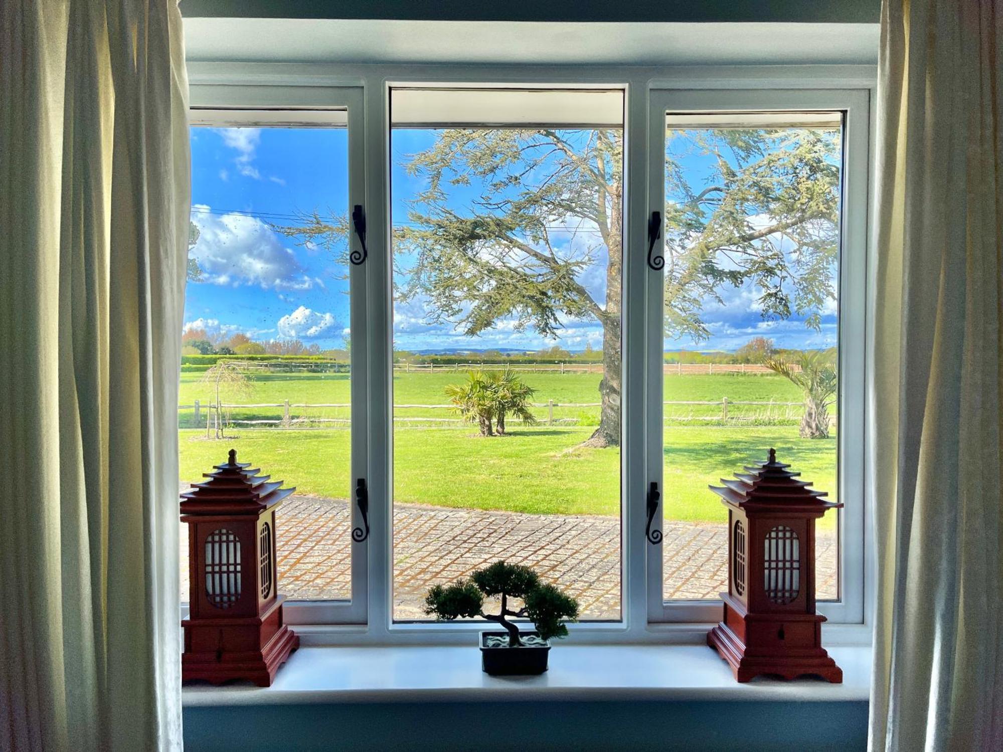 Stay At 'The Elms' In Tranquil Church Norton, Selsey - Ground Floor Bedroom, Own Private Bathroom, Quiet Beach, 2 Acre Garden By The Sea, On Edge Of Wildlife Nature Reserve エクステリア 写真