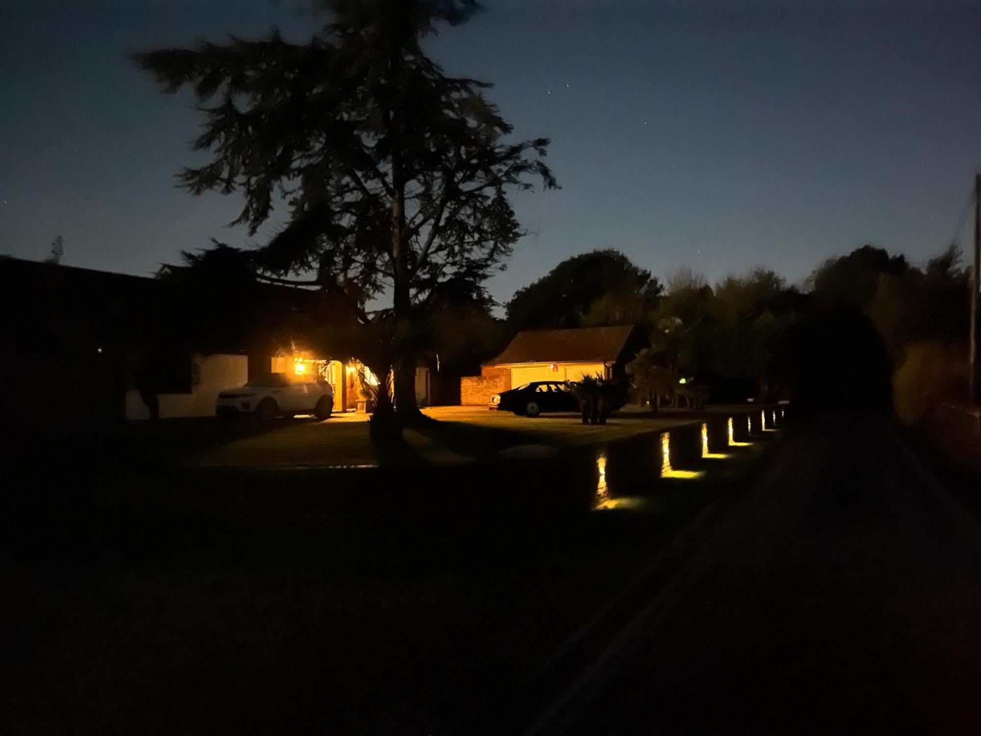 Stay At 'The Elms' In Tranquil Church Norton, Selsey - Ground Floor Bedroom, Own Private Bathroom, Quiet Beach, 2 Acre Garden By The Sea, On Edge Of Wildlife Nature Reserve エクステリア 写真